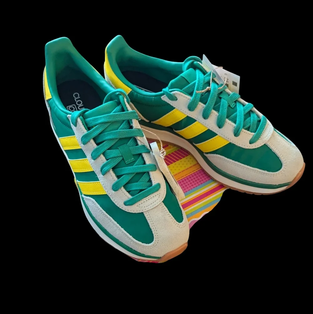 Adidas Run 70s 2.0 Lace Up Sneakers in 7.5 - Picture 2 of 9